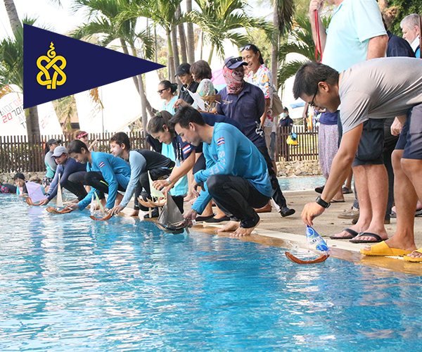 Young and Old Enjoy Coconut Boat racing at Royal Varuna Yacht Club ...